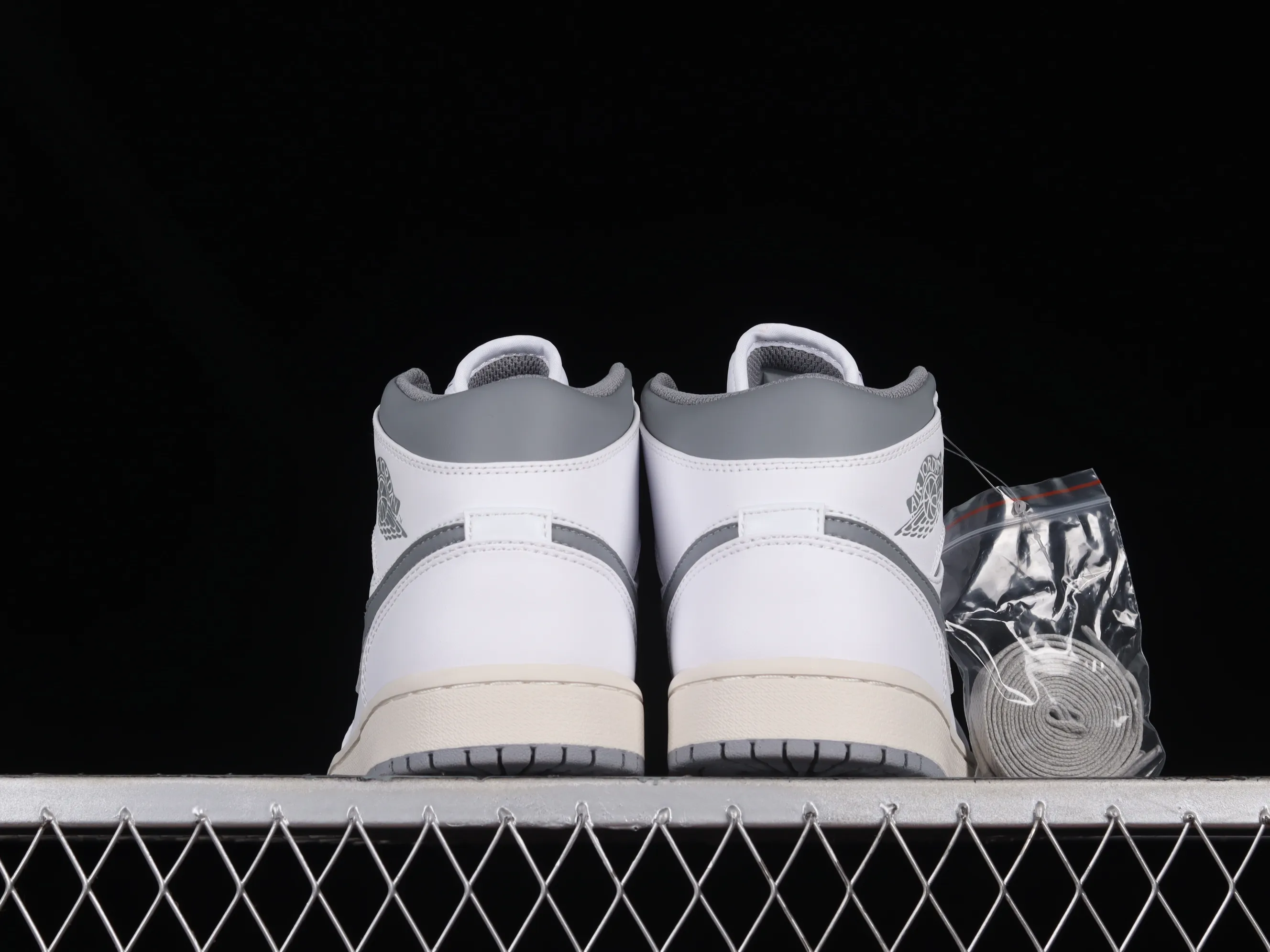 All categories Air Jordan Jordan series basketball shoes Air Jordan 1 Mid Air Jordan 1 Mid "Vintage Grey" AJ1 Joe 1 white gray first year China basketball shoes 554724-135